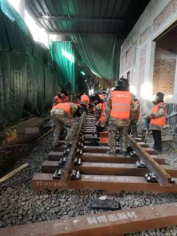今日頭條、北京日報：13號線(xiàn)清河站撥線(xiàn)工程倒計時(shí)，京城地鐵首  次鋪上樹(shù)脂軌枕